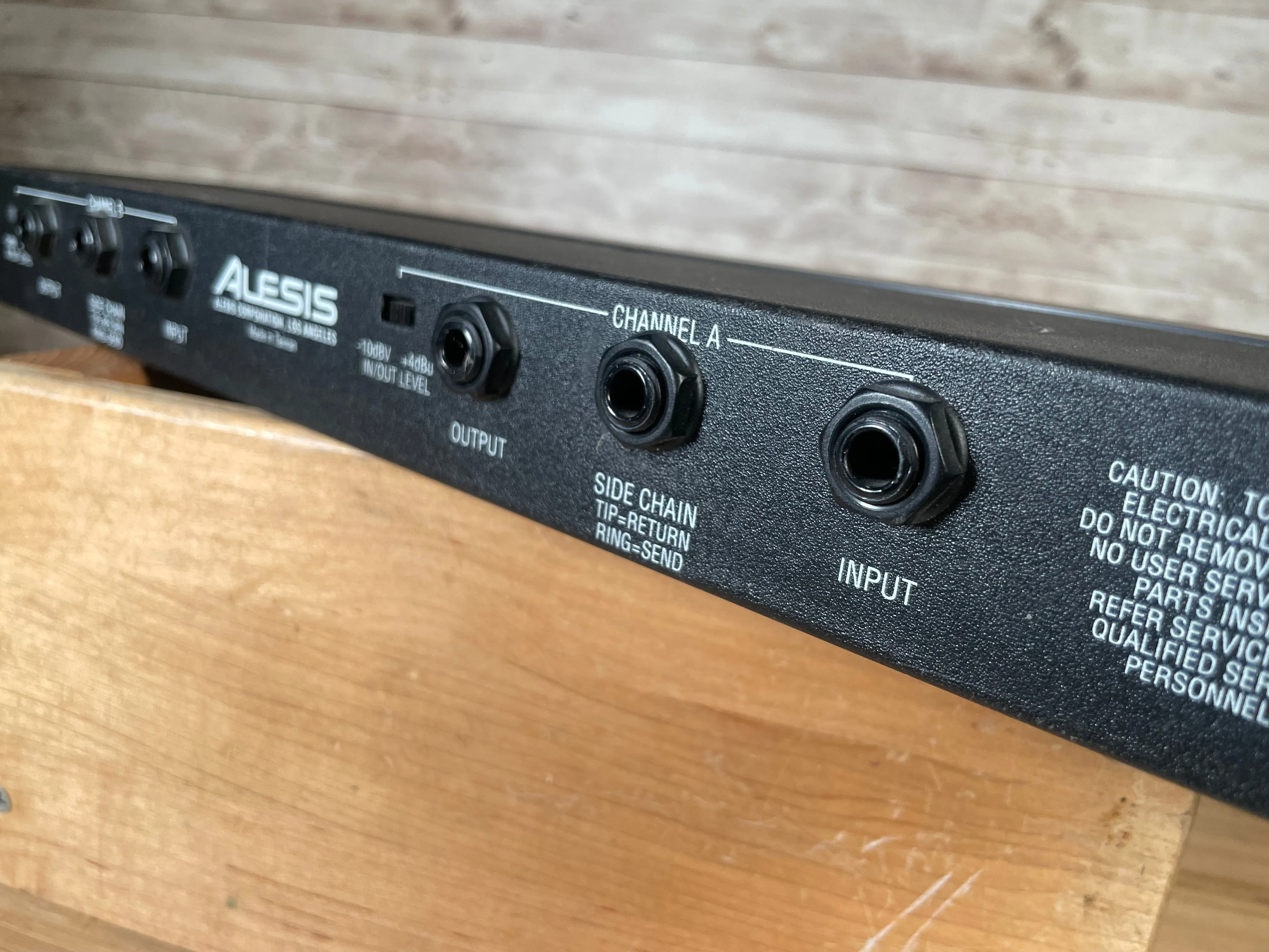 Alesis 3630 Dual-Channel Compressor/Limiter Used