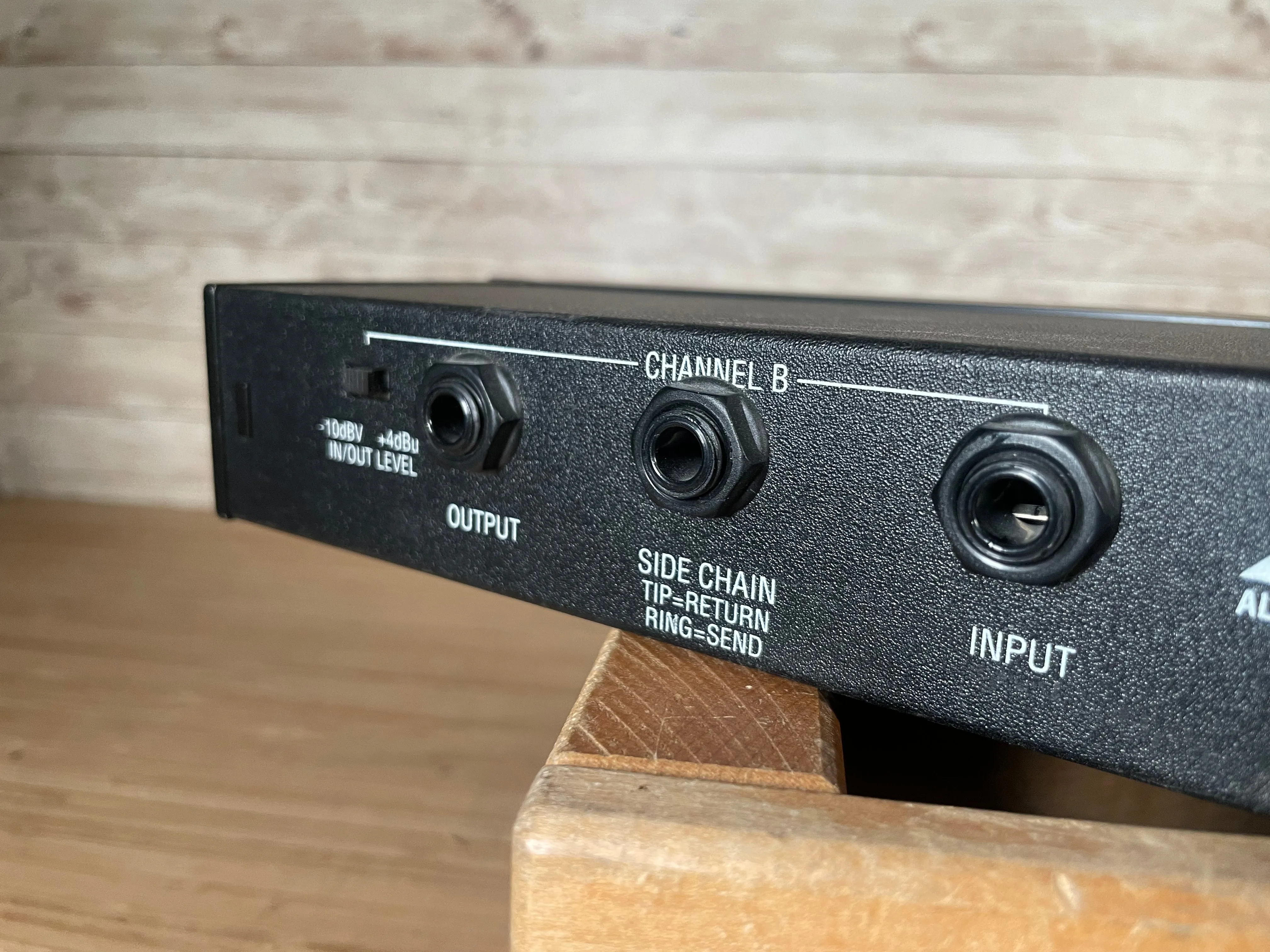 Alesis 3630 Dual-Channel Compressor/Limiter Used