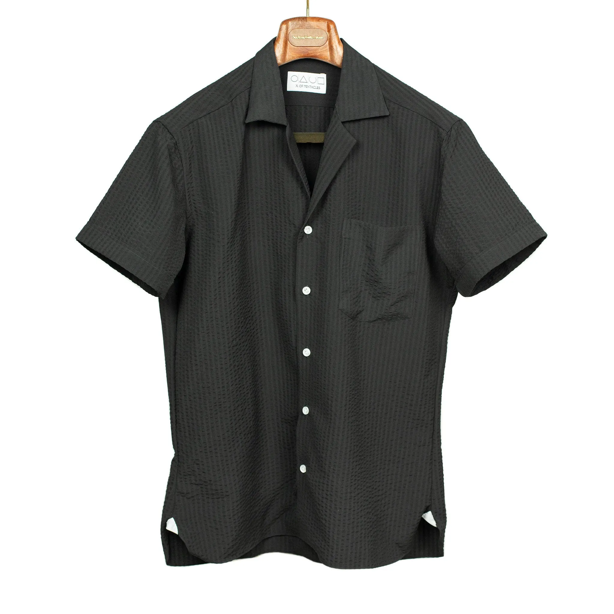 Resort camp shirt in black tropical wool seersucker