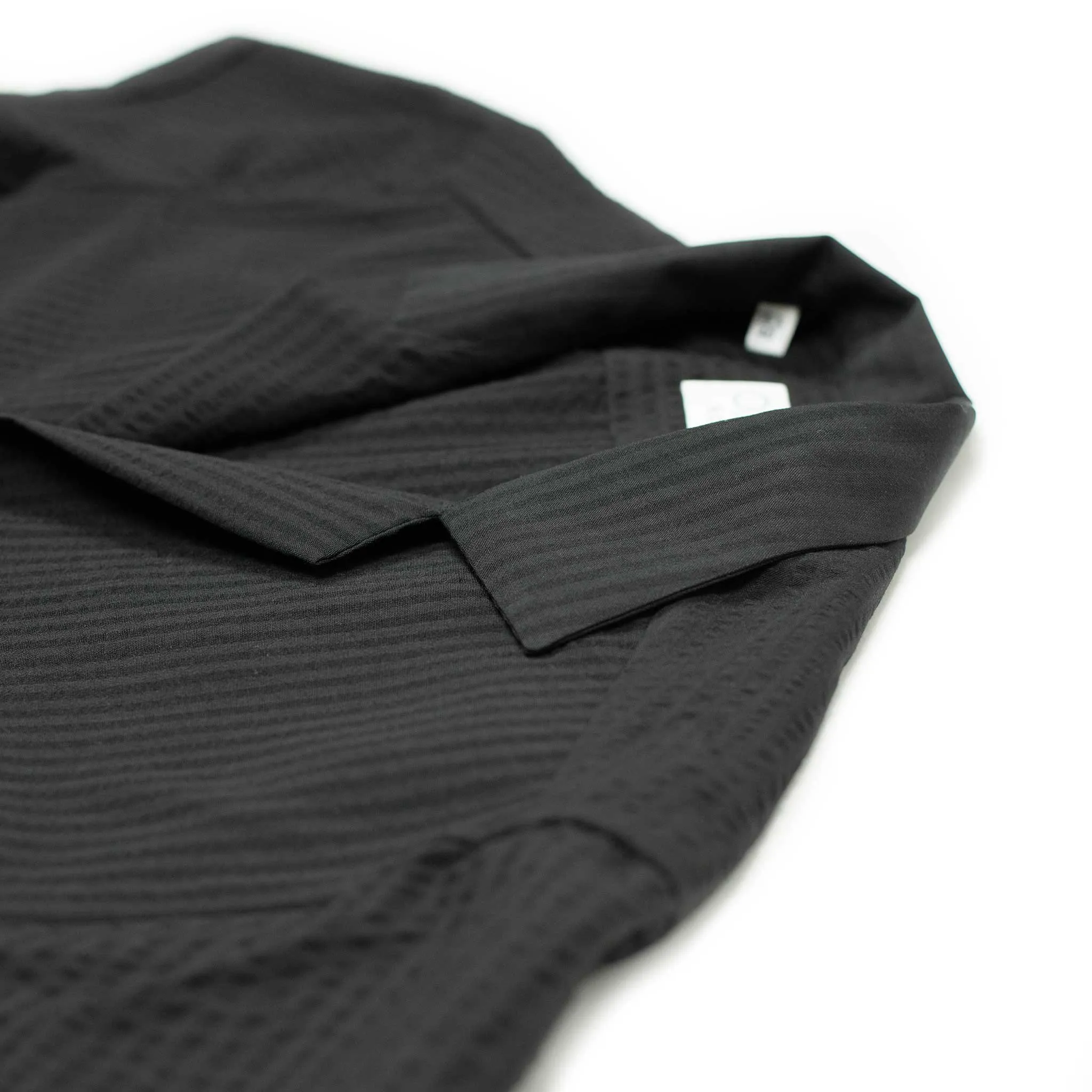 Resort camp shirt in black tropical wool seersucker