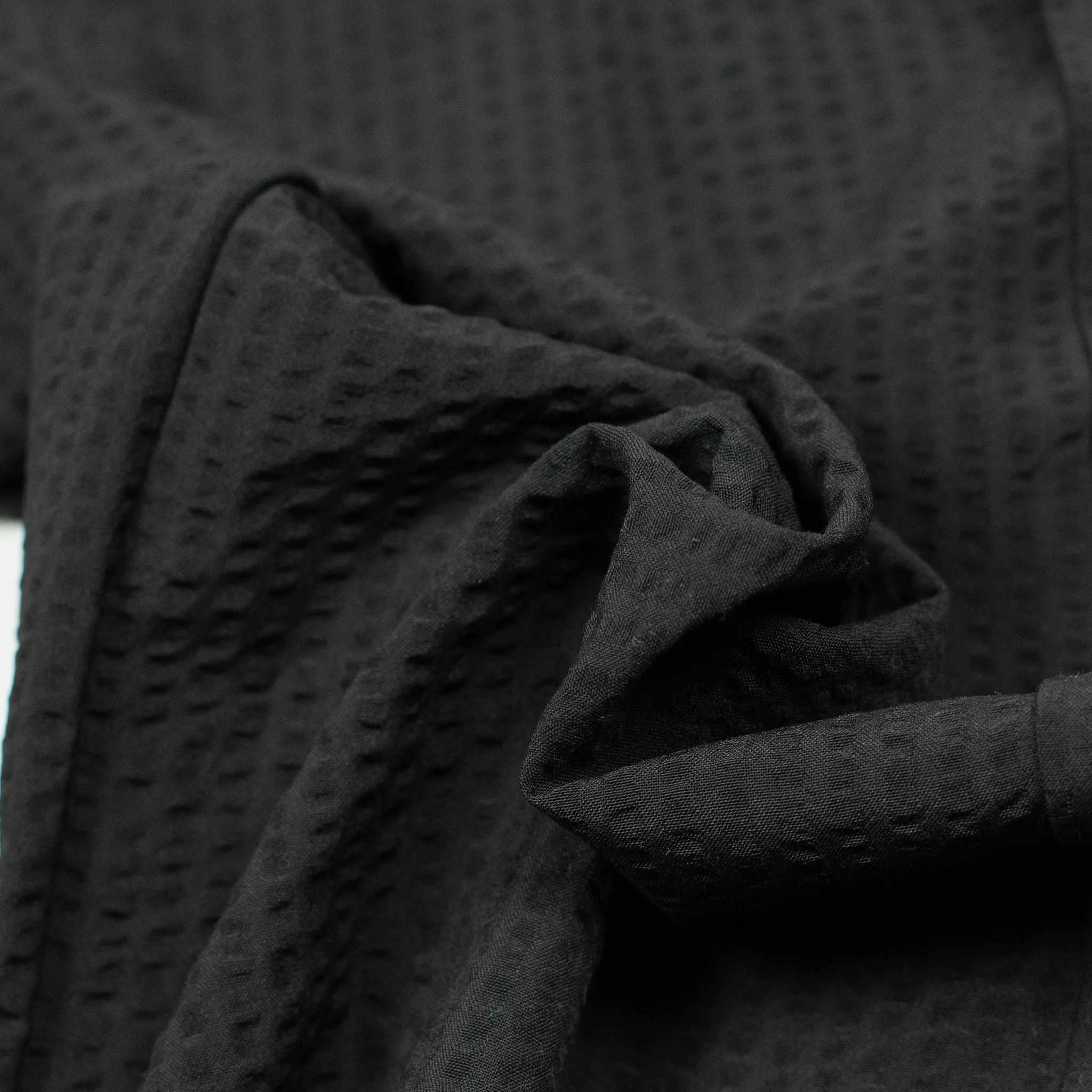 Resort camp shirt in black tropical wool seersucker