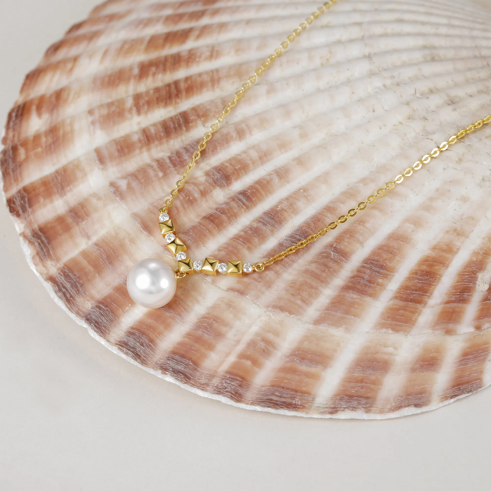 Solitaire Freshwater Pearl Pendant with Diamonds