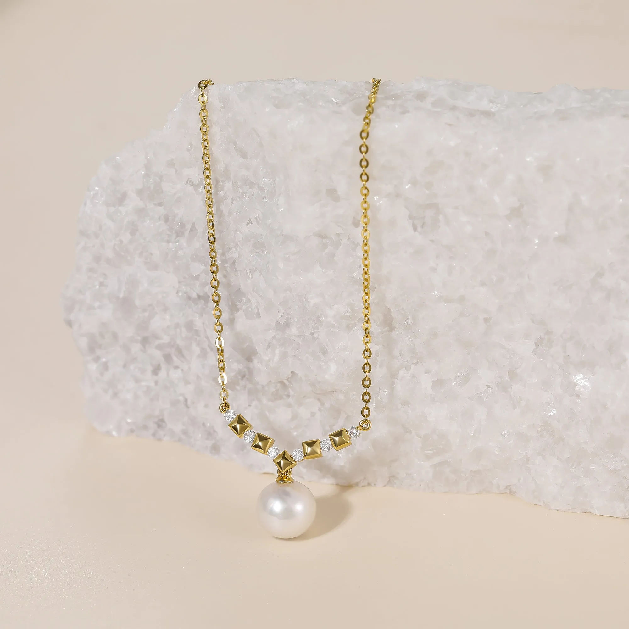 Solitaire Freshwater Pearl Pendant with Diamonds