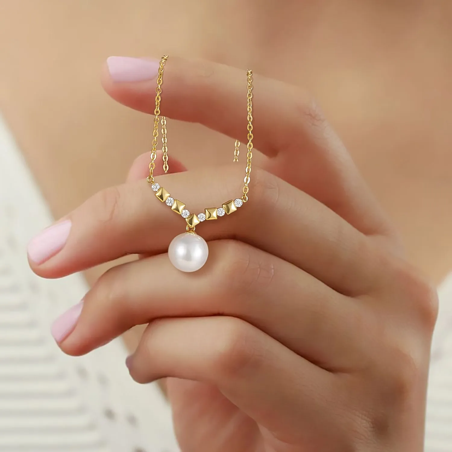 Solitaire Freshwater Pearl Pendant with Diamonds