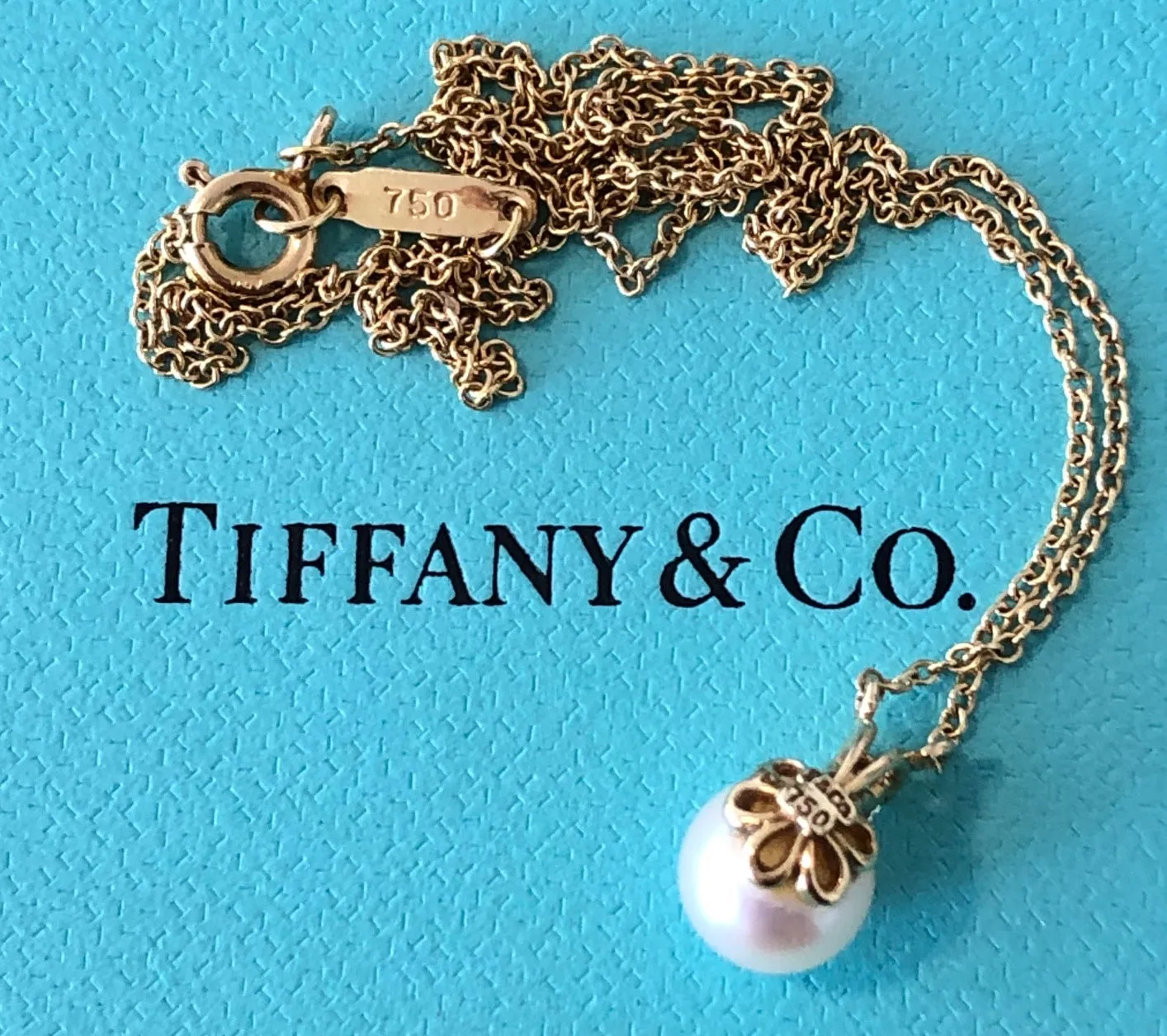 Tiffany & Co. 0.05tcw Diamond 6.5mm Pearl Necklace Pendant 18ct Yellow Gold