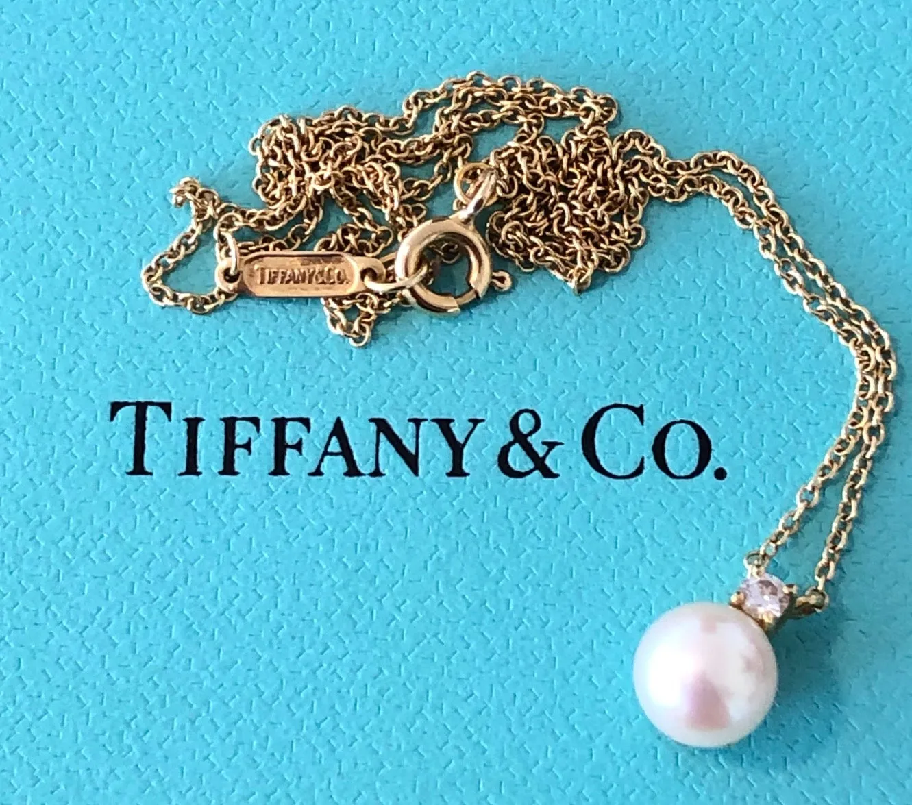 Tiffany & Co. 0.05tcw Diamond 6.5mm Pearl Necklace Pendant 18ct Yellow Gold
